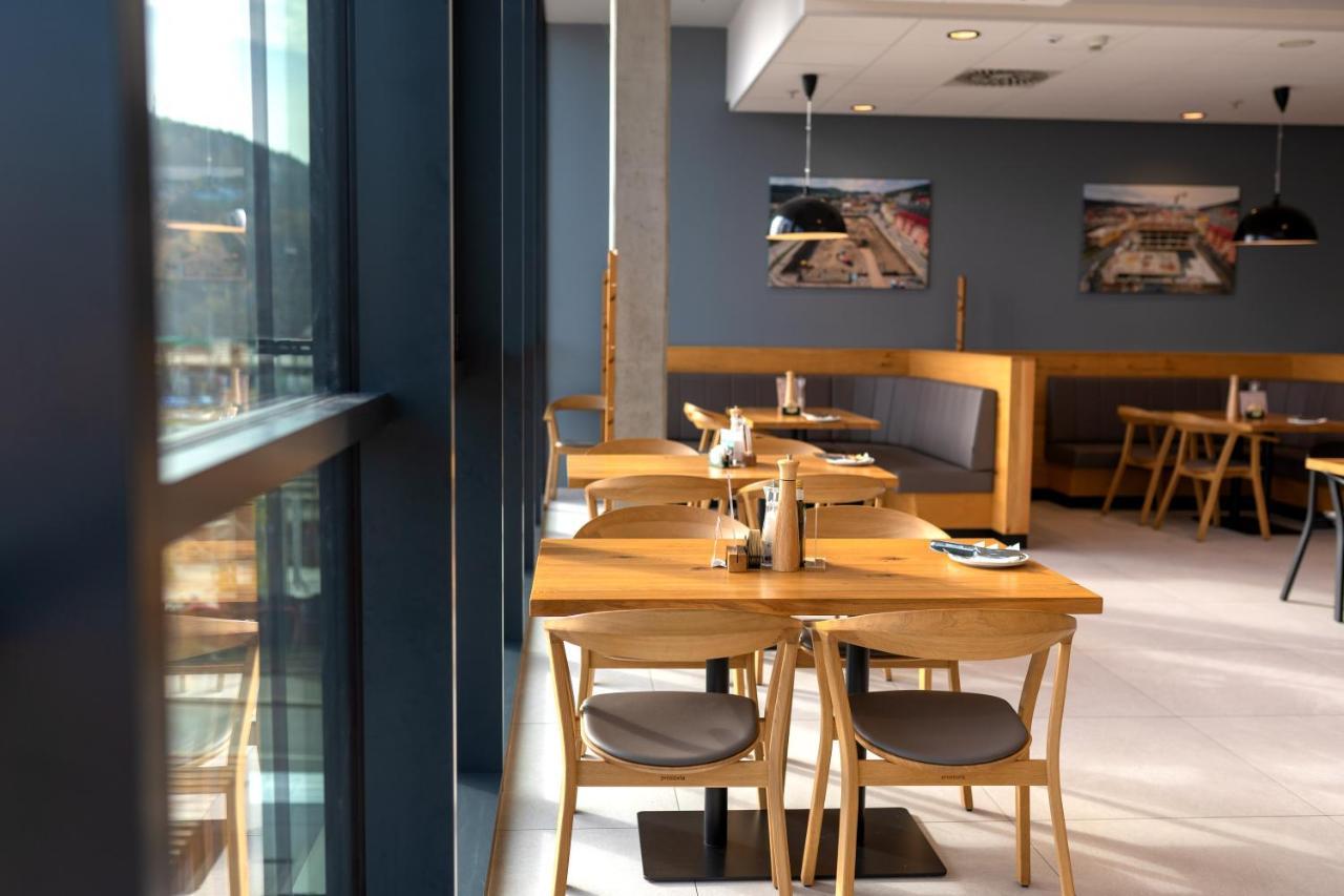 Hotel Smetanova Vsetin Ngoại thất bức ảnh
