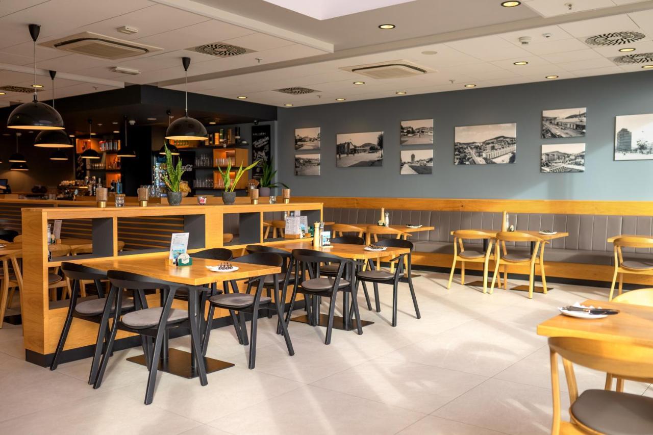 Hotel Smetanova Vsetin Ngoại thất bức ảnh