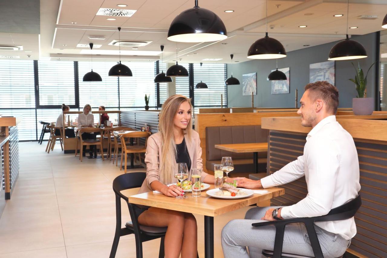 Hotel Smetanova Vsetin Ngoại thất bức ảnh