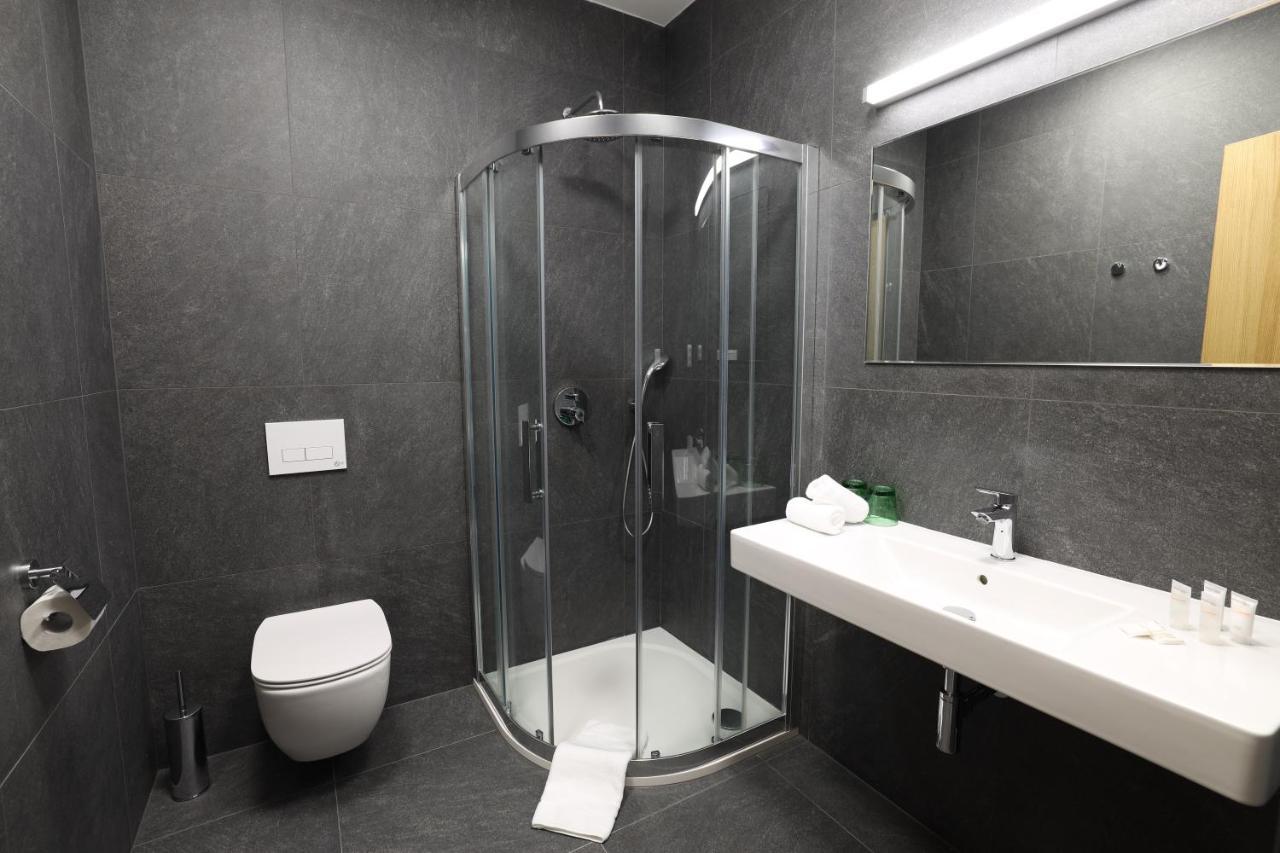 Hotel Smetanova Vsetin Ngoại thất bức ảnh