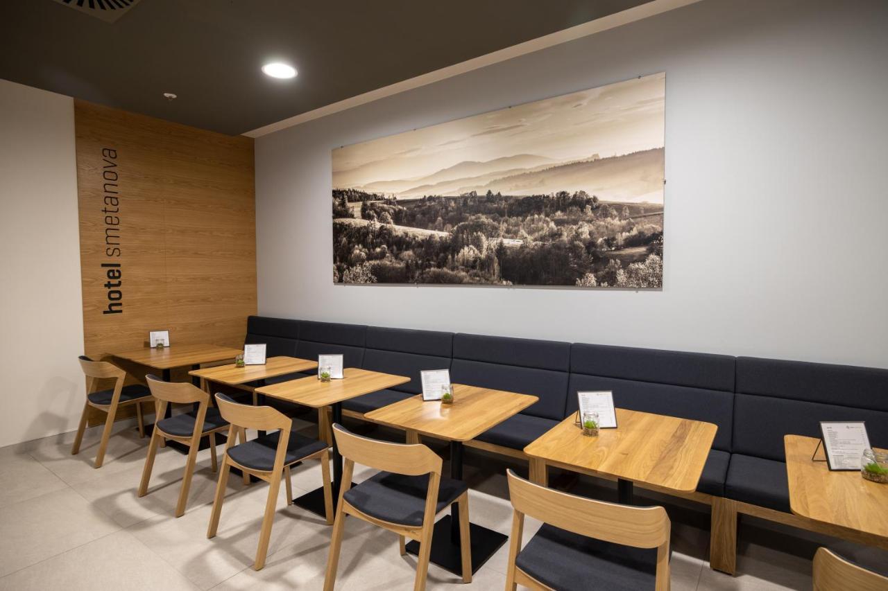 Hotel Smetanova Vsetin Ngoại thất bức ảnh